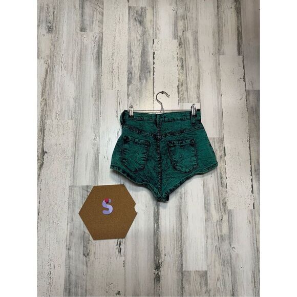 Green mini Jean short - Picture 3 of 10